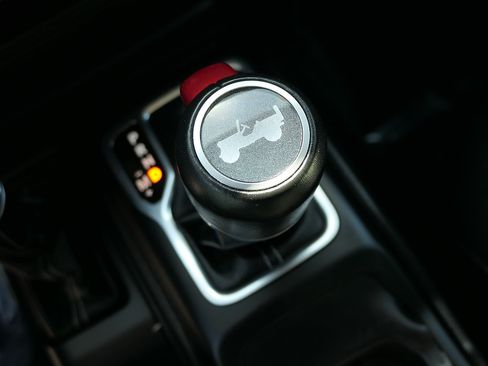 Used 2023 Jeep Wrangler Unlimited Sahara AWD/4WD image 21
