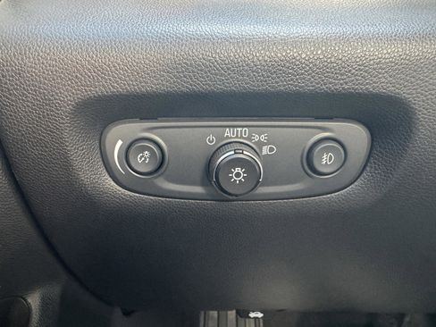 Used 2020 Chevrolet Traverse LT image 19