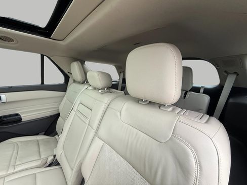 Used 2022 Ford Explorer Platinum w/ Equipment Group 601A image 29