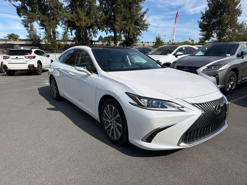 Used 2021 Lexus ES 350 w/ Premium Package FWD image 2