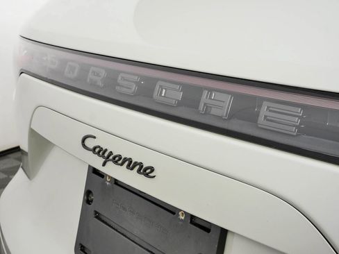 Certified 2022 Porsche Cayenne AWD/4WD image 38