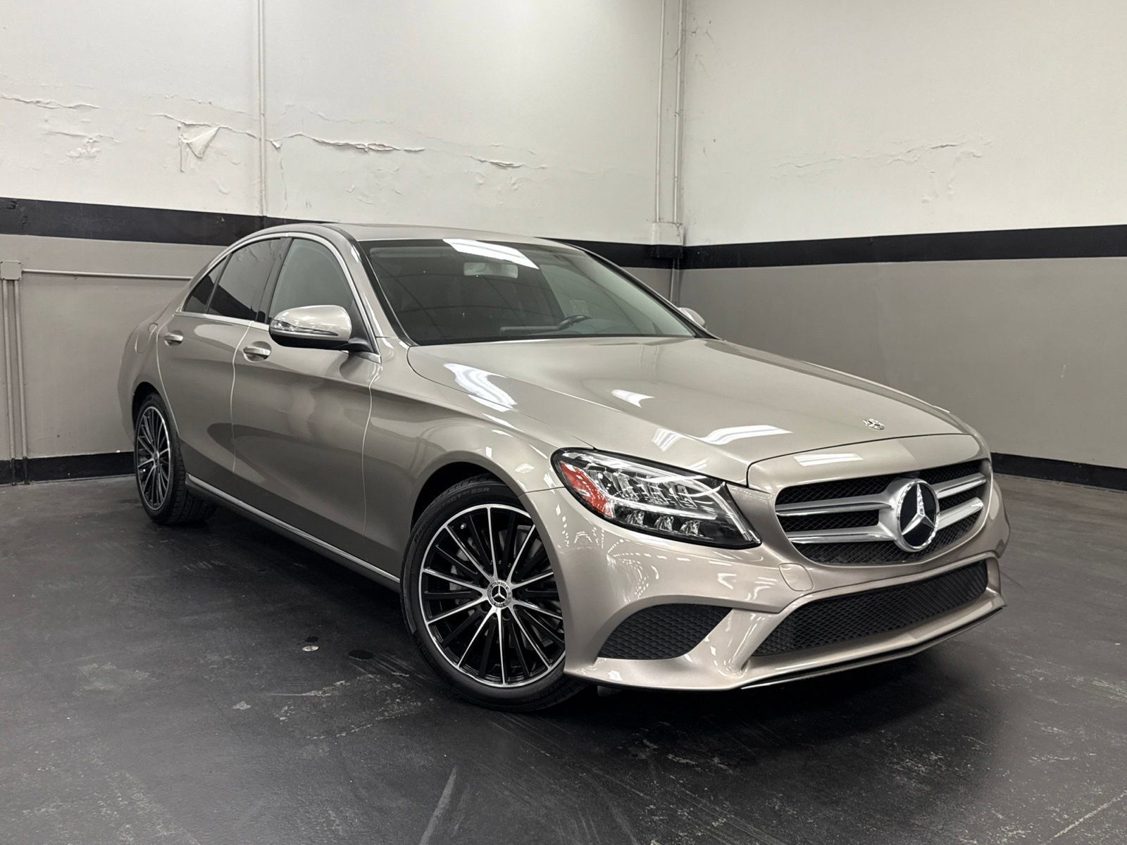 Used 2019 Mercedes-Benz C 300 Sedan image 2