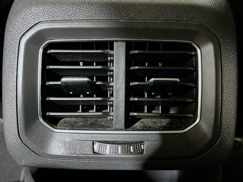 Used 2018 Volkswagen Tiguan SE w/ Panoramic Sunroof Package image 18