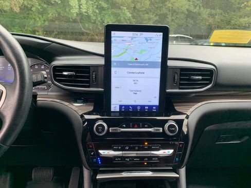 Used 2022 Ford Explorer Limited w/ Limited Technology Package image 26