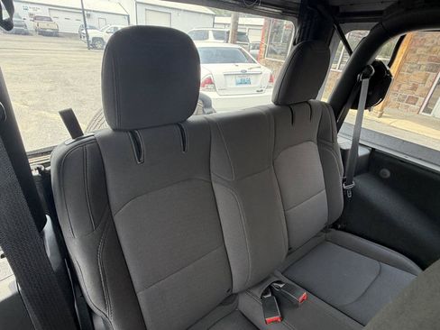 Used 2022 Jeep Wrangler Sport AWD/4WD image 19