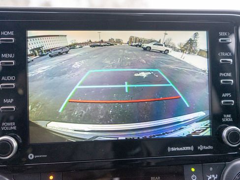 Used 2022 Toyota Highlander XLE image 19