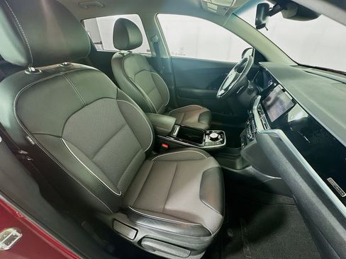 Used 2022 Kia Niro EX image 29