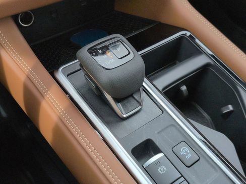 New 2026 Nissan Pathfinder Platinum image 17