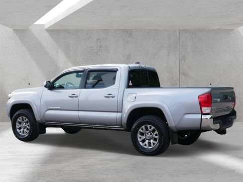 Used 2016 Toyota Tacoma SR5 w/ SR5 Appearance Package (SN) AWD/4WD image 4