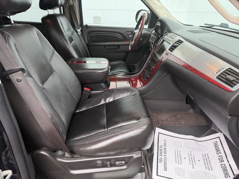 Used 2010 Cadillac Escalade ESV Premium image 14