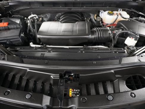 Used 2025 Chevrolet Suburban RST image 28