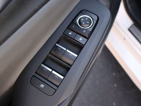 Used 2023 Toyota Prius XLE image 8