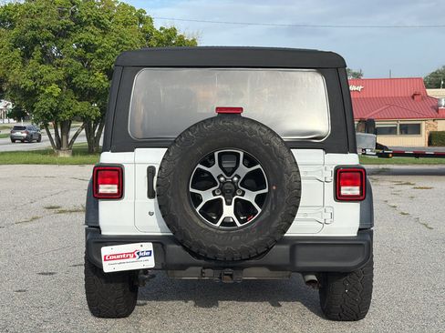 Used 2019 Jeep Wrangler Sport AWD/4WD image 8