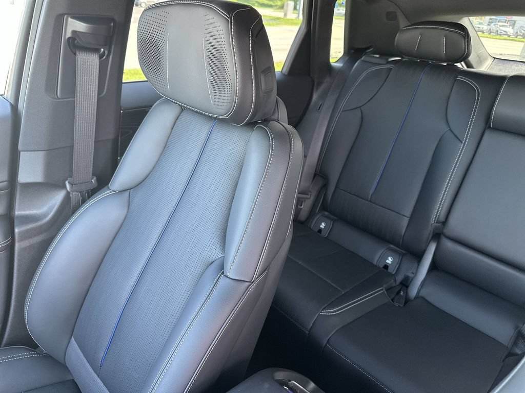 New 2026 Cadillac Lyriq V AWD/4WD image 14