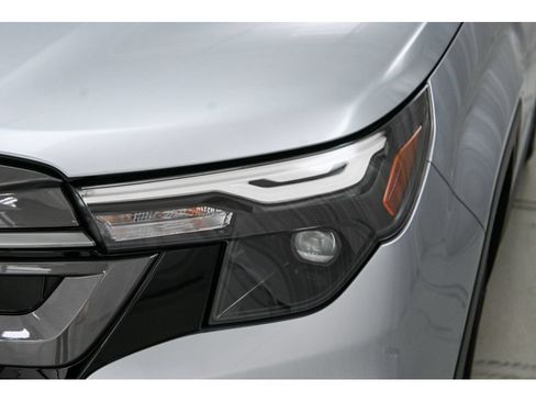 Used 2026 Subaru Forester Premium AWD/4WD image 11