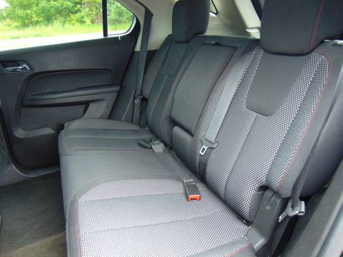 Used 2010 Chevrolet Equinox LT w/ Chrome Appearance Package FWD image 9
