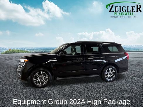 Used 2025 Ford Expedition Active AWD/4WD image 3