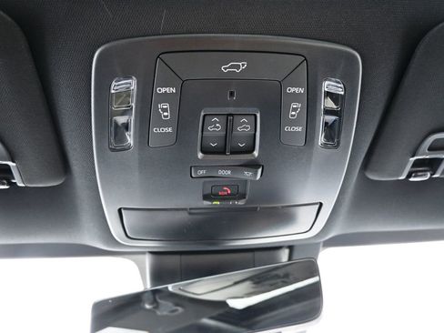 New 2026 Toyota Sienna Platinum image 34