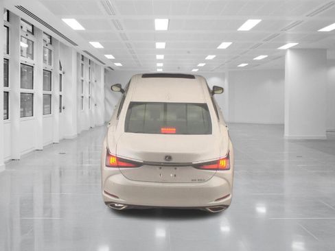 Used 2024 Lexus ES 350 w/ Premium Package image 4