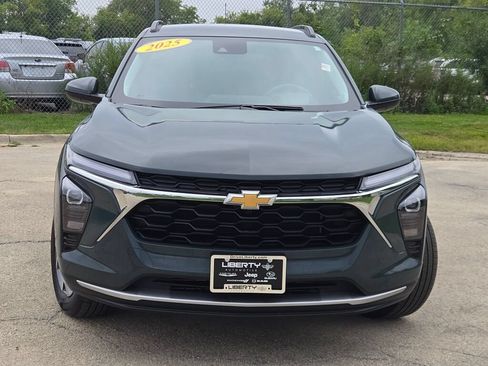 Used 2025 Chevrolet Trax LT FWD image 4