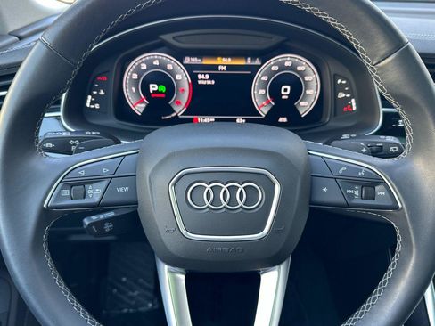 Used 2023 Audi Q8 Premium image 24