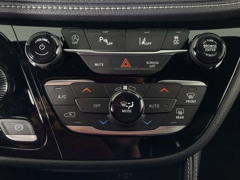 New 2026 Chrysler Pacifica Limited w/ S Appearance Package image 27