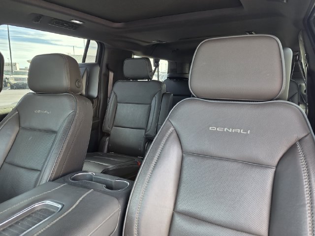 Used 2021 GMC Yukon XL Denali w/ Denali Premium Package RWD image 12