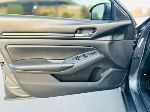 Used 2022 Nissan Altima 2.5 S FWD image 9