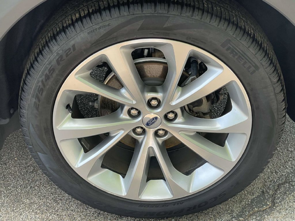 Used 2021 Ford Explorer Platinum w/ Premium Technology Package RWD image 7