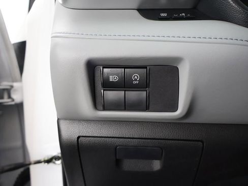 Used 2023 Toyota Highlander L AWD/4WD image 36
