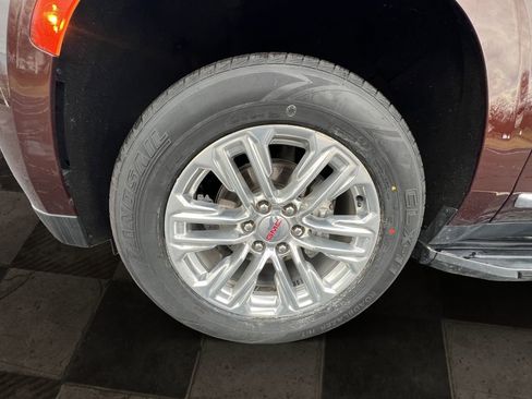 Used 2023 GMC Yukon SLT image 9