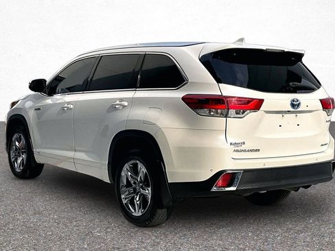 Certified 2018 Toyota Highlander Limited Platinum image 5