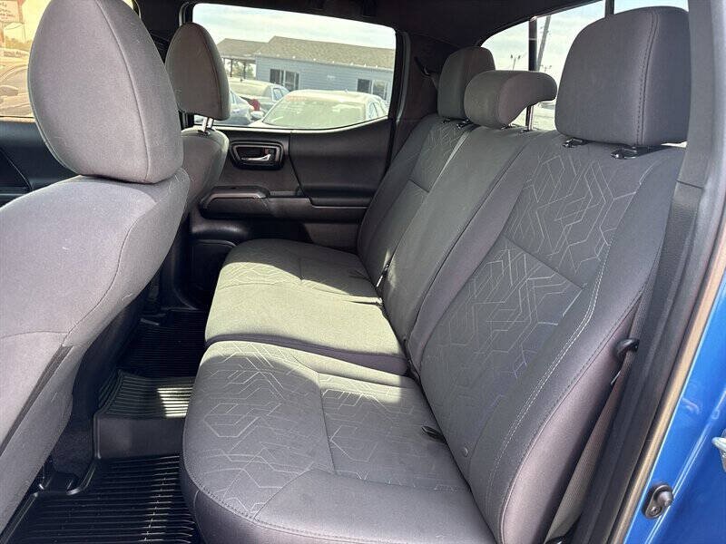 Used 2017 Toyota Tacoma TRD Off-Road w/ Tow Package AWD/4WD image 19