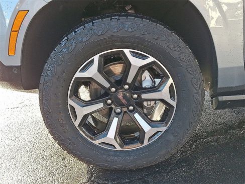 Used 2025 GMC Yukon AT4 w/ AT4 Premium Package image 9