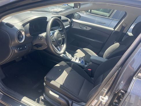 Used 2023 Kia Forte LXS w/ LXS Technology Package FWD image 5