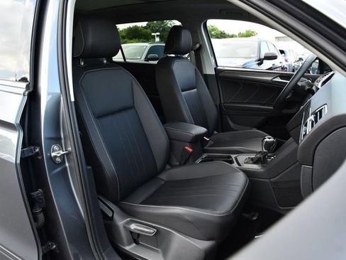 Used 2023 Volkswagen Tiguan SE w/ Panoramic Sunroof Package FWD image 19