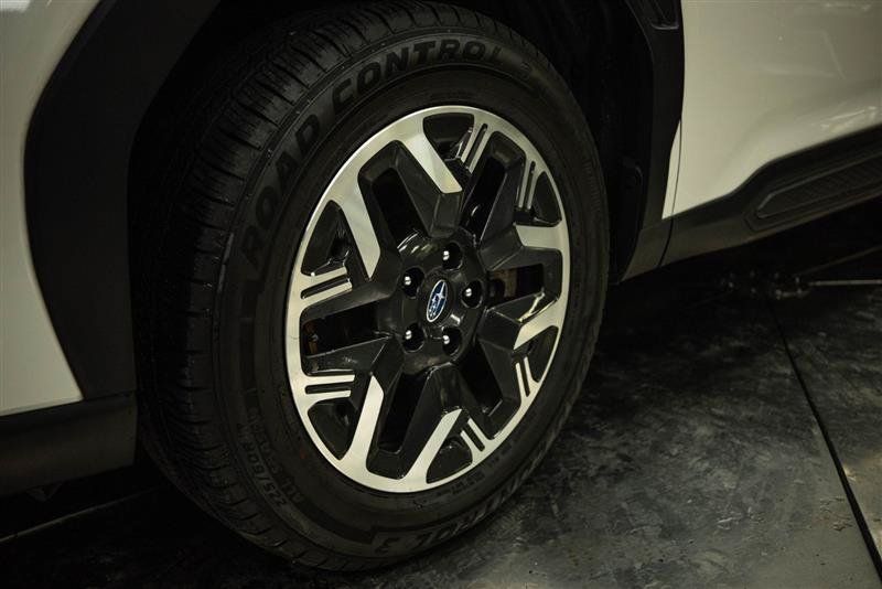 Used 2025 Subaru Forester Premium AWD/4WD image 3