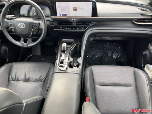 Certified 2025 Toyota Crown AWD/4WD image 18