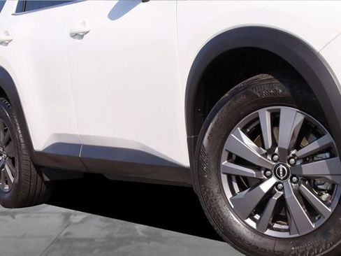 Certified 2025 Nissan Pathfinder SV AWD/4WD image 3