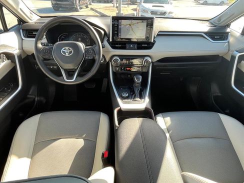 Used 2019 Toyota RAV4 Limited image 7