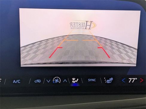 Used 2025 Chevrolet Traverse LT image 22