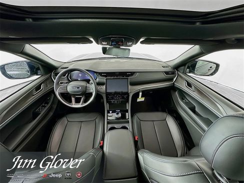 New 2025 Jeep Grand Cherokee Limited w/ Luxury Tech Group II image 19