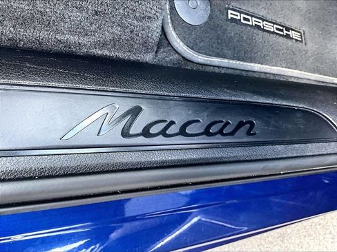 Certified 2023 Porsche Macan AWD/4WD image 34