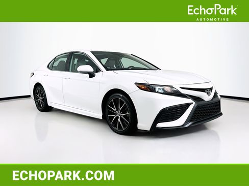 Used 2022 Toyota Camry SE image 1