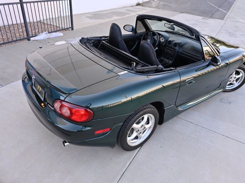 Used 2002 MAZDA MX-5 Miata RWD image 37
