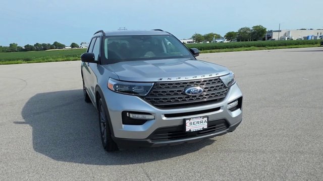 Used 2024 Ford Explorer XLT w/ Equipment Group 202A RWD image 2