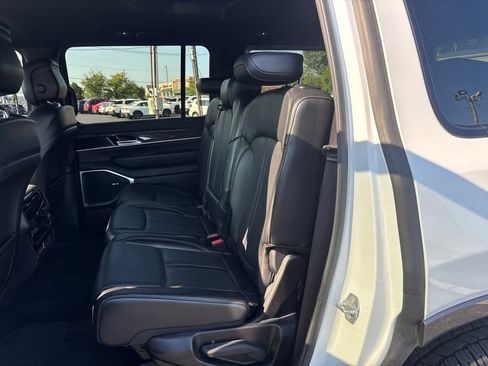 Used 2022 Jeep Wagoneer Series II AWD/4WD image 33