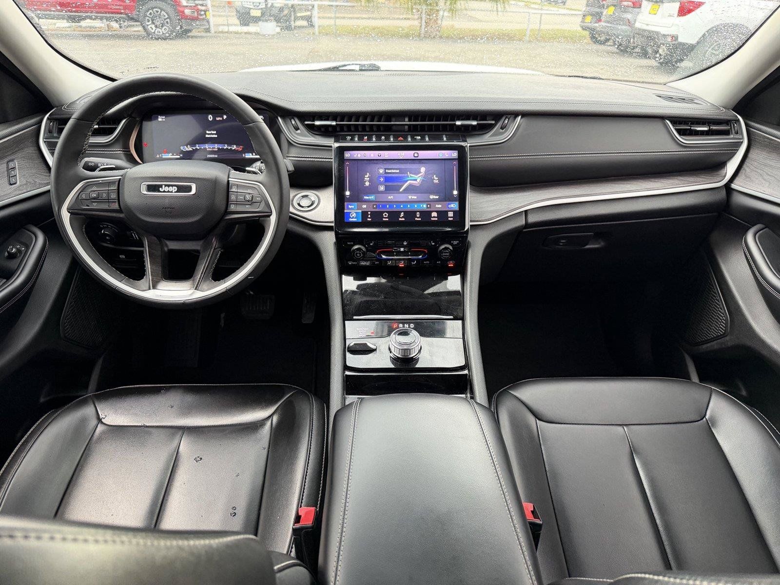 Used 2023 Jeep Grand Cherokee Limited w/ Black Appearance Package AWD/4WD image 19