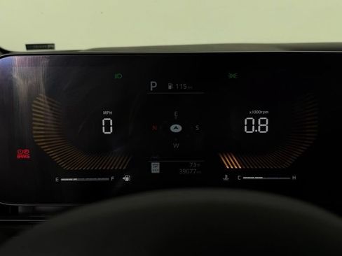 Used 2025 Kia Carnival FWD image 19