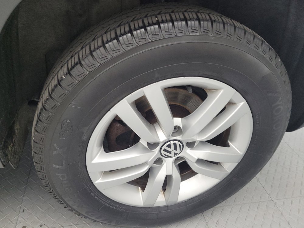 Used 2016 Volkswagen Tiguan S FWD image 31